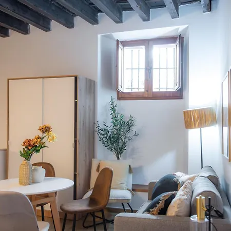 Qh Correo Viejo Apartment *